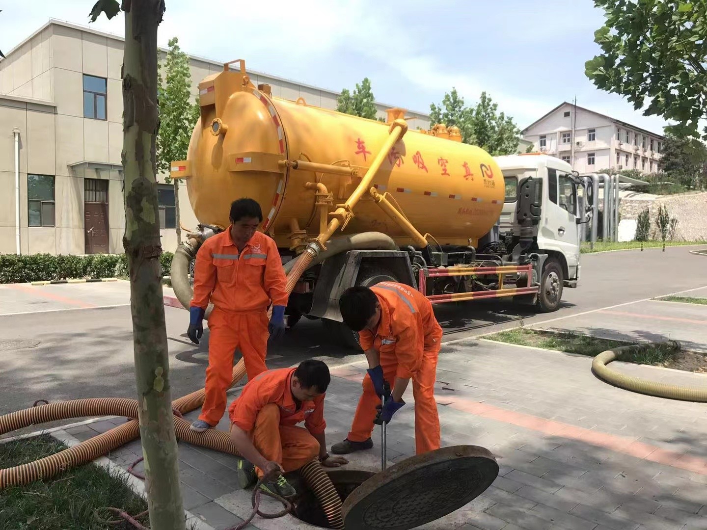 旌德化粪池清理与5-8吨吸粪车施工效率分析